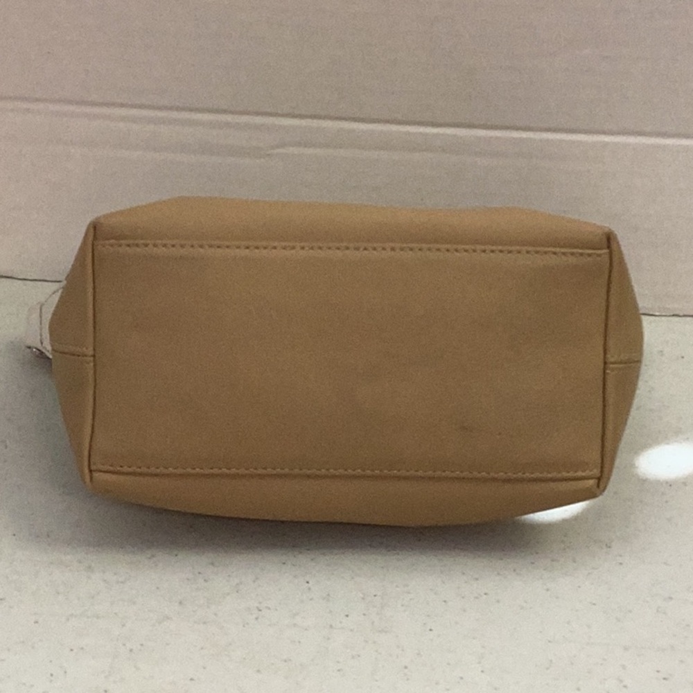 Coach Beige and Cream Leather Shoulder Bag - Picture 3 of 16